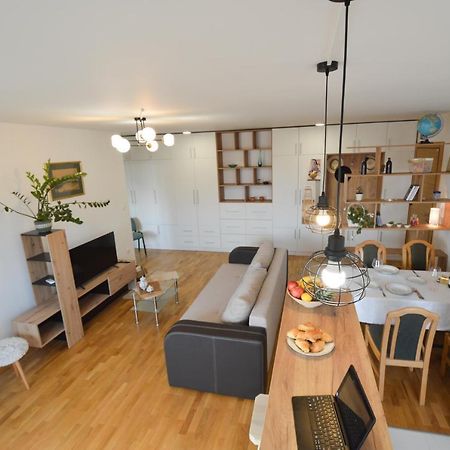 Shine24 - Spacious And Bright Apartment - New Novi Sad Esterno foto