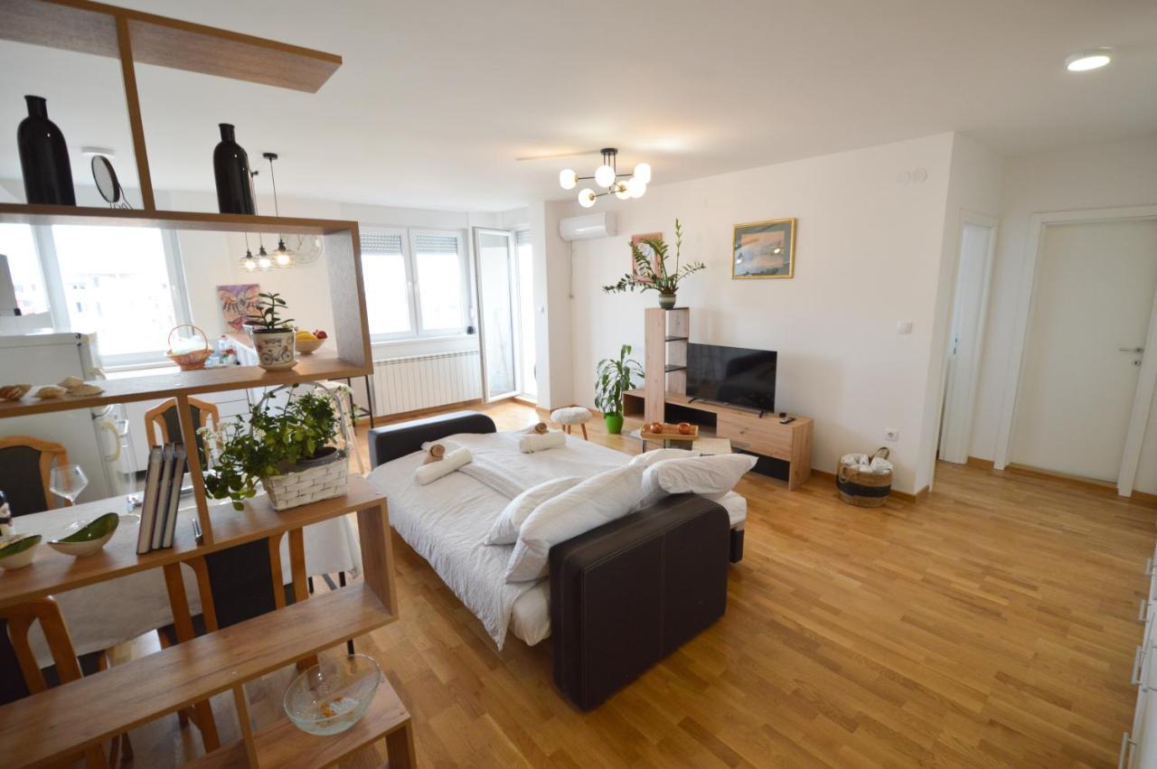 Shine24 - Spacious And Bright Apartment - New Novi Sad Esterno foto