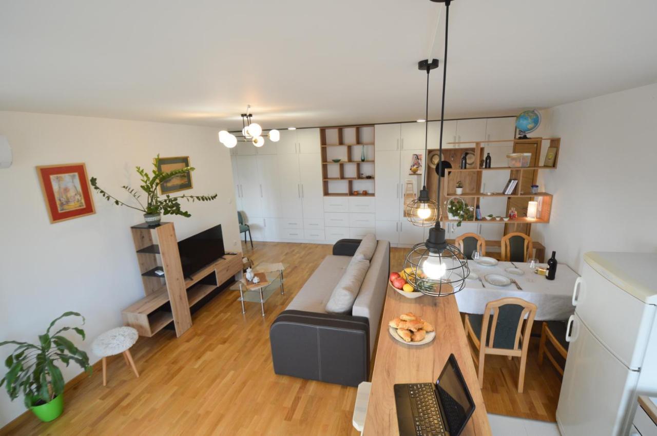 Shine24 - Spacious And Bright Apartment - New Novi Sad Esterno foto